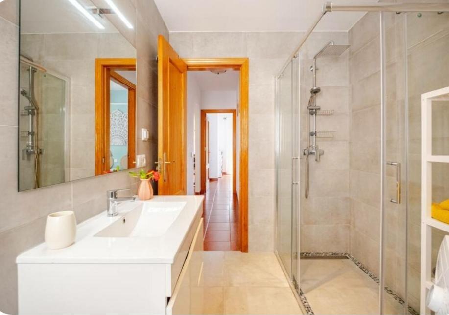Bonito Piso A 300M De La Playa Nerjaアパートメント エクステリア 写真